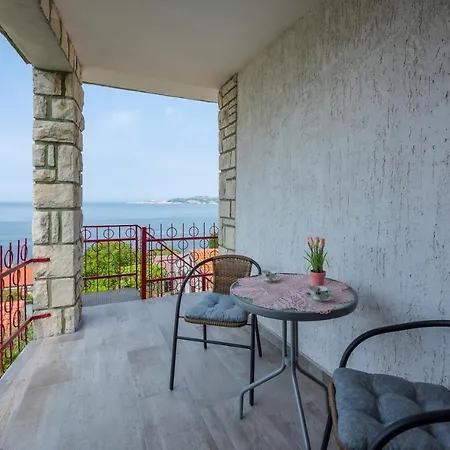 Appartement Crveni *
