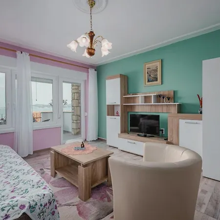 Crveni - A Three Bedroom With A Stunning Sea View Umag