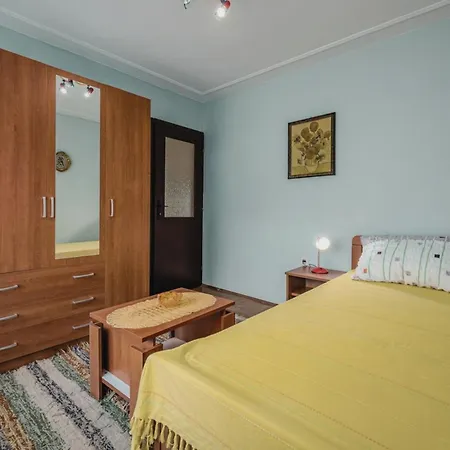 Apartman Crveni - A Three Bedroom With A Stunning Sea View