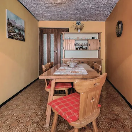 Crveni - A Three Bedroom With A Stunning Sea View דירה אומאג