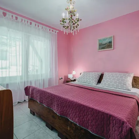 Crveni - A Three Bedroom With A Stunning Sea View אומאג
