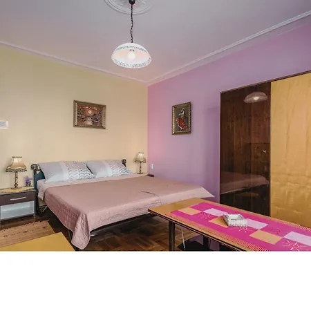 Crveni - A Three Bedroom With A Stunning Sea View דירה