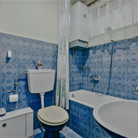 Crveni - A Three Bedroom With A Stunning Sea View אומאג