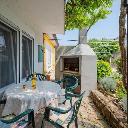 Crveni - A Three Bedroom With A Stunning Sea View אומאג