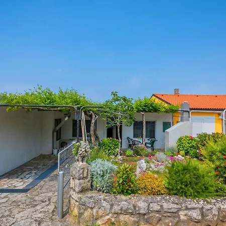 Crveni - A Three Bedroom With A Stunning Sea View