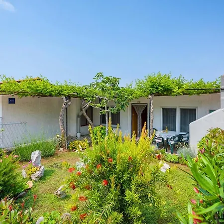 דירה Crveni - A Three Bedroom With A Stunning Sea View אומאג