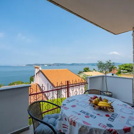 דירה Crveni - A Three Bedroom With A Stunning Sea View *